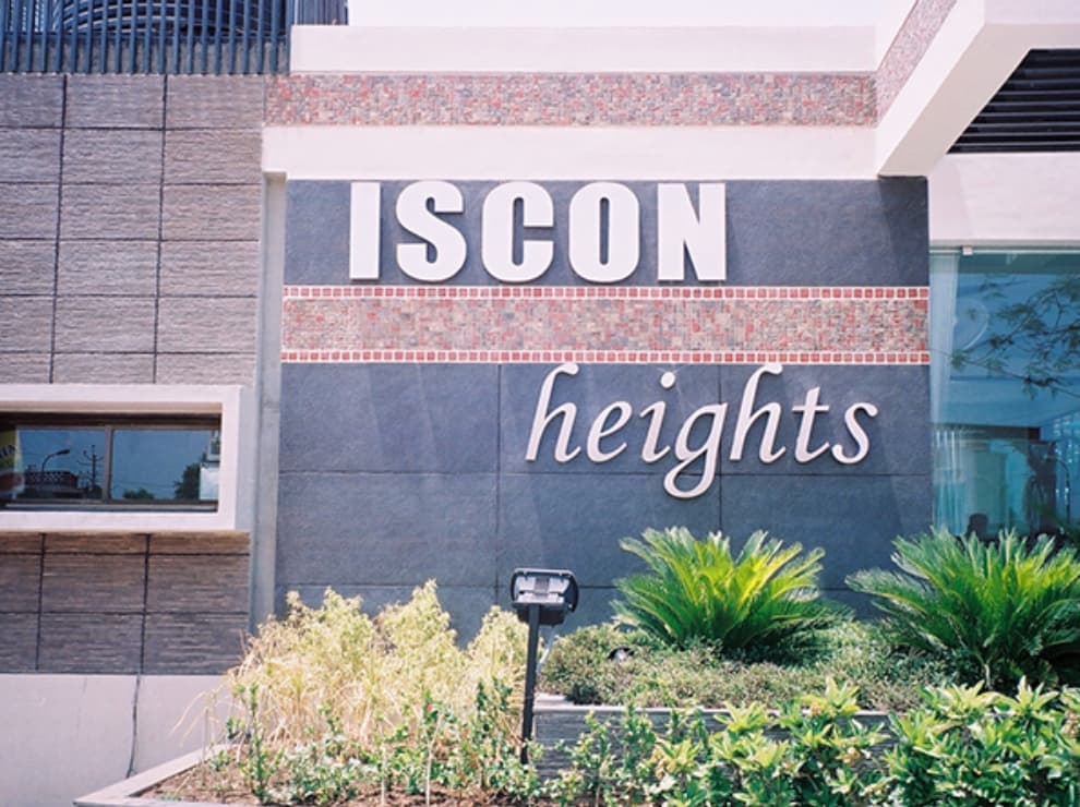 NonLit – Flush Stud Mount Installed Signage Photo
